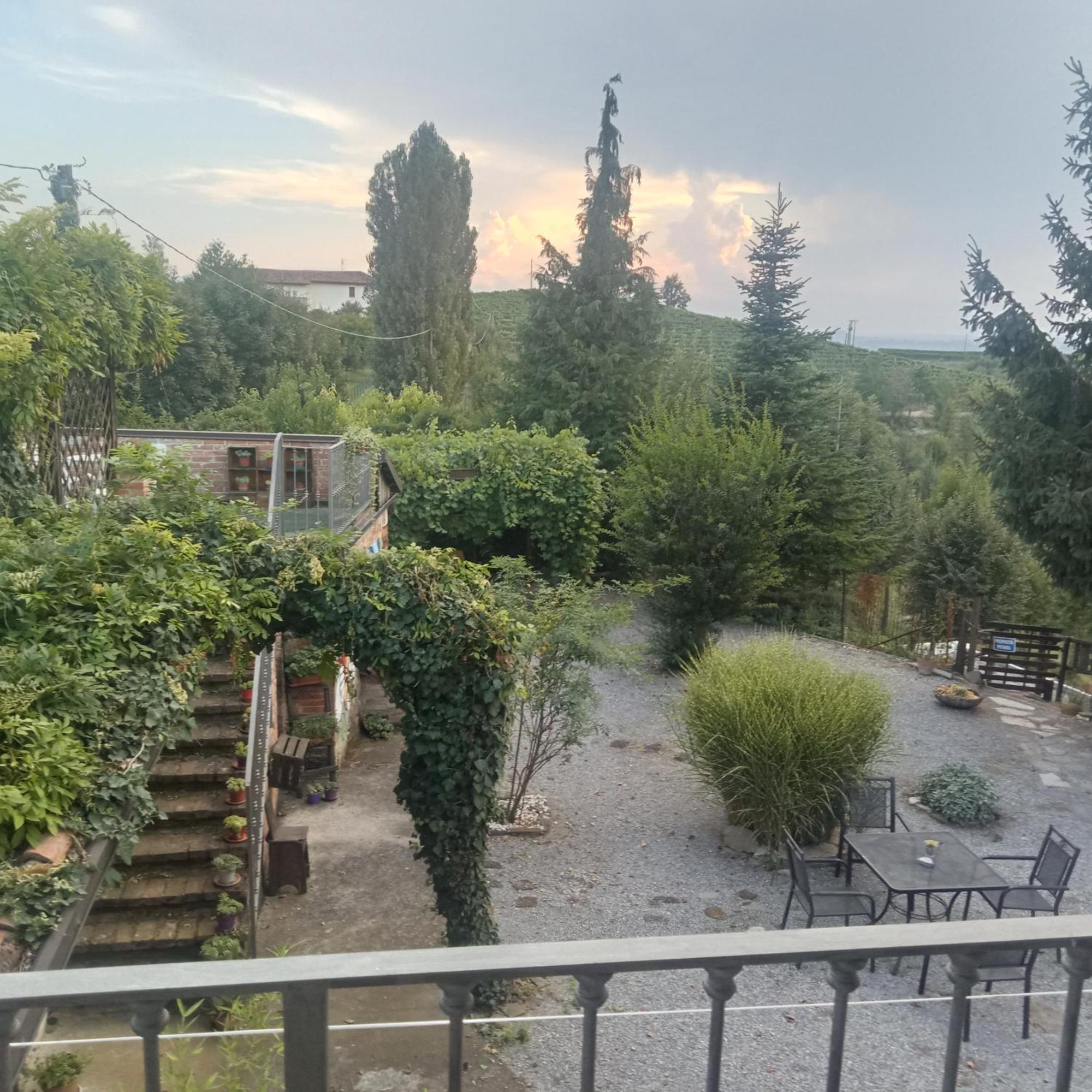 Agriturismo Bric Di Gai Monforte dʼAlba Eksteriør bilde